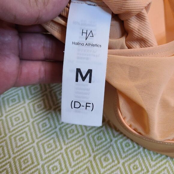 NWT Halina Athletics Sports Bra Salmon Pink Medium (D-F) - Picture 3 of 3
